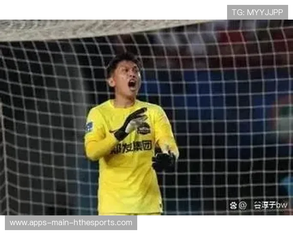 河南队钟义浩前场串联，禁区前沿回敲制造远射机会